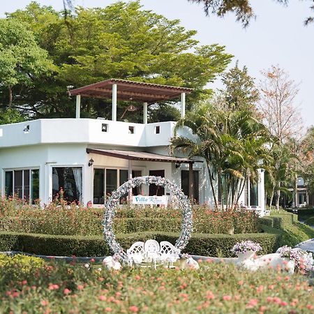 Villa Reina Resort Nong Nam Daeng Exteriör bild