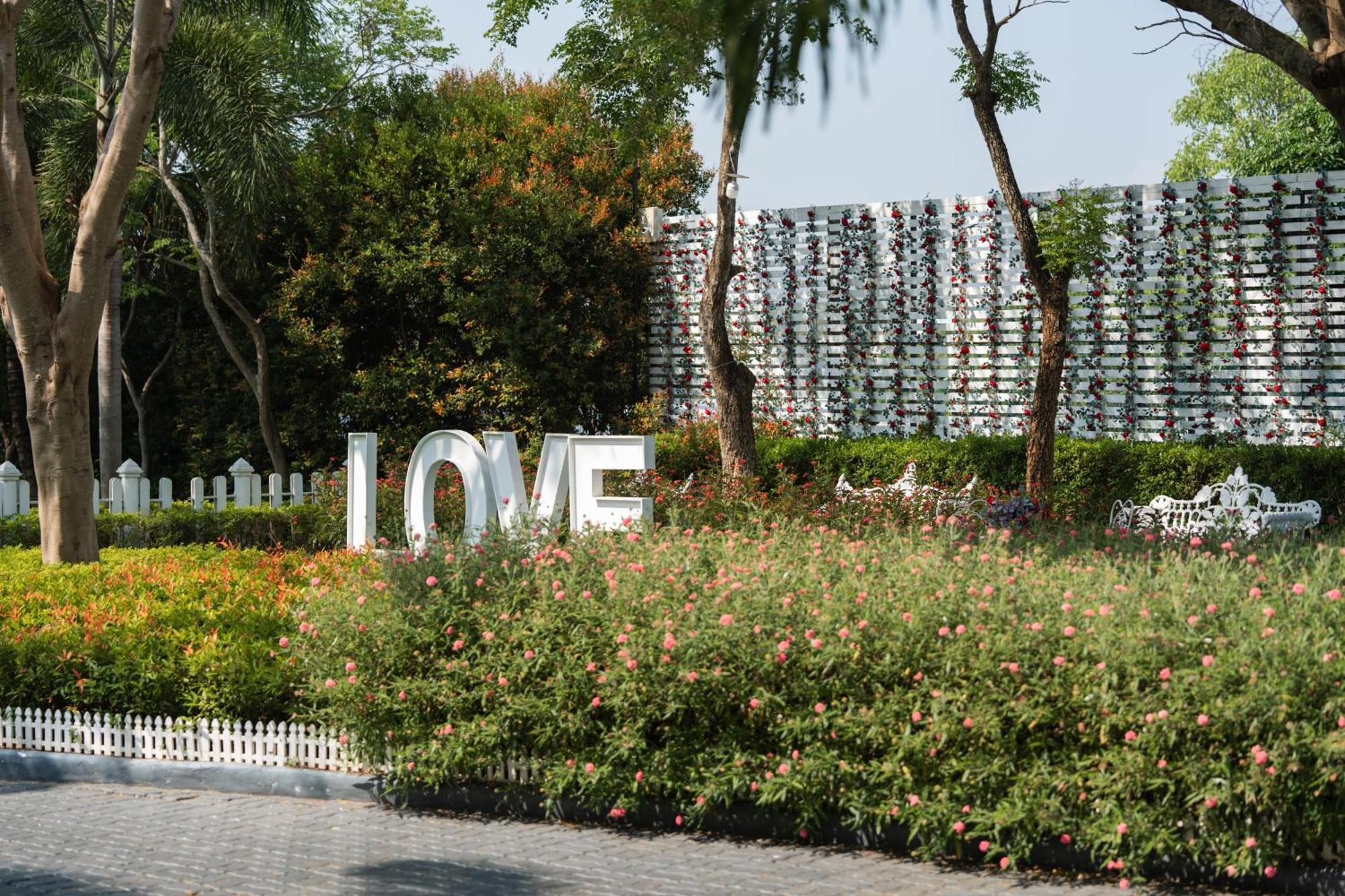 Villa Reina Resort Nong Nam Daeng Exteriör bild