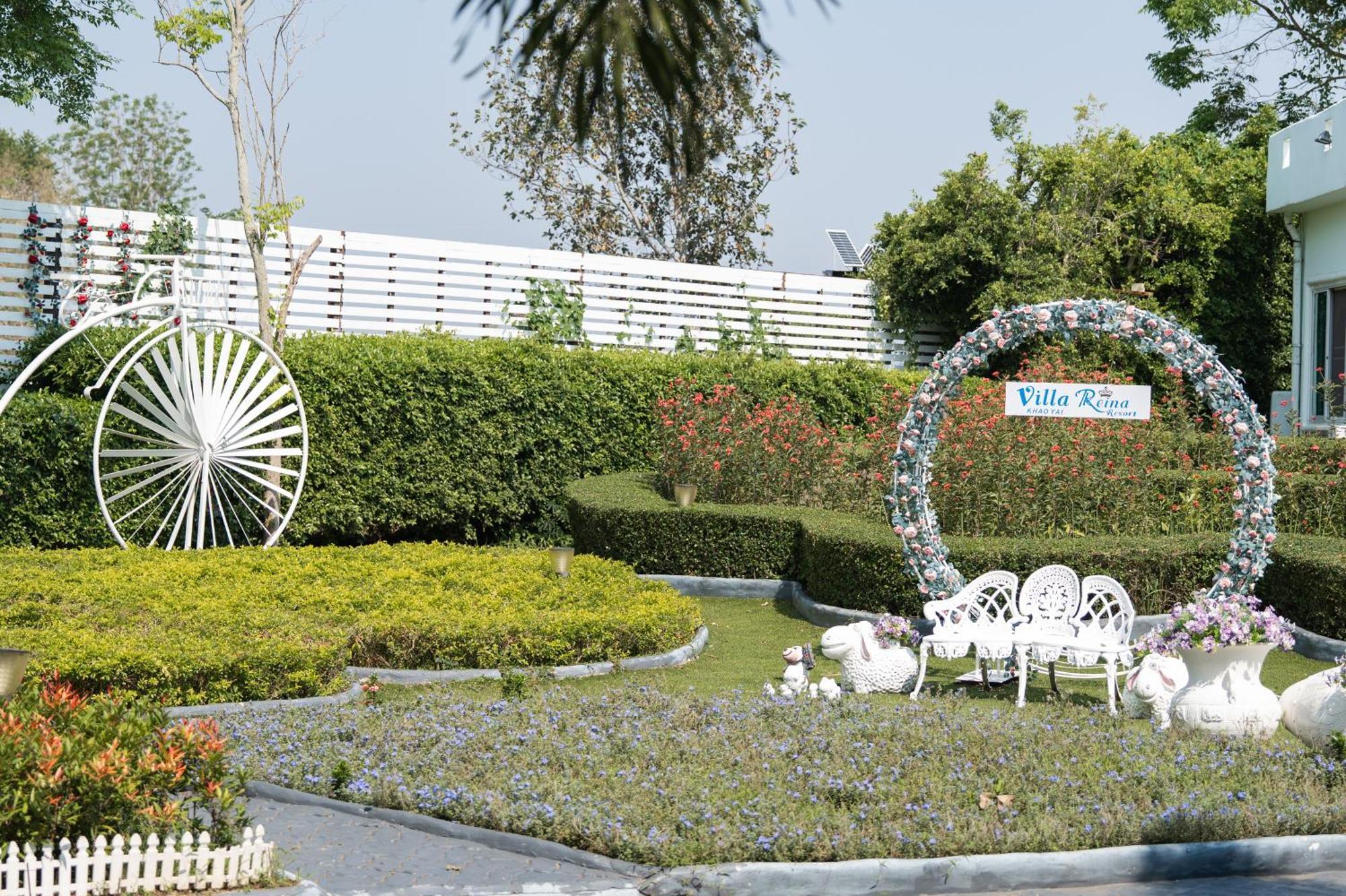 Villa Reina Resort Nong Nam Daeng Exteriör bild