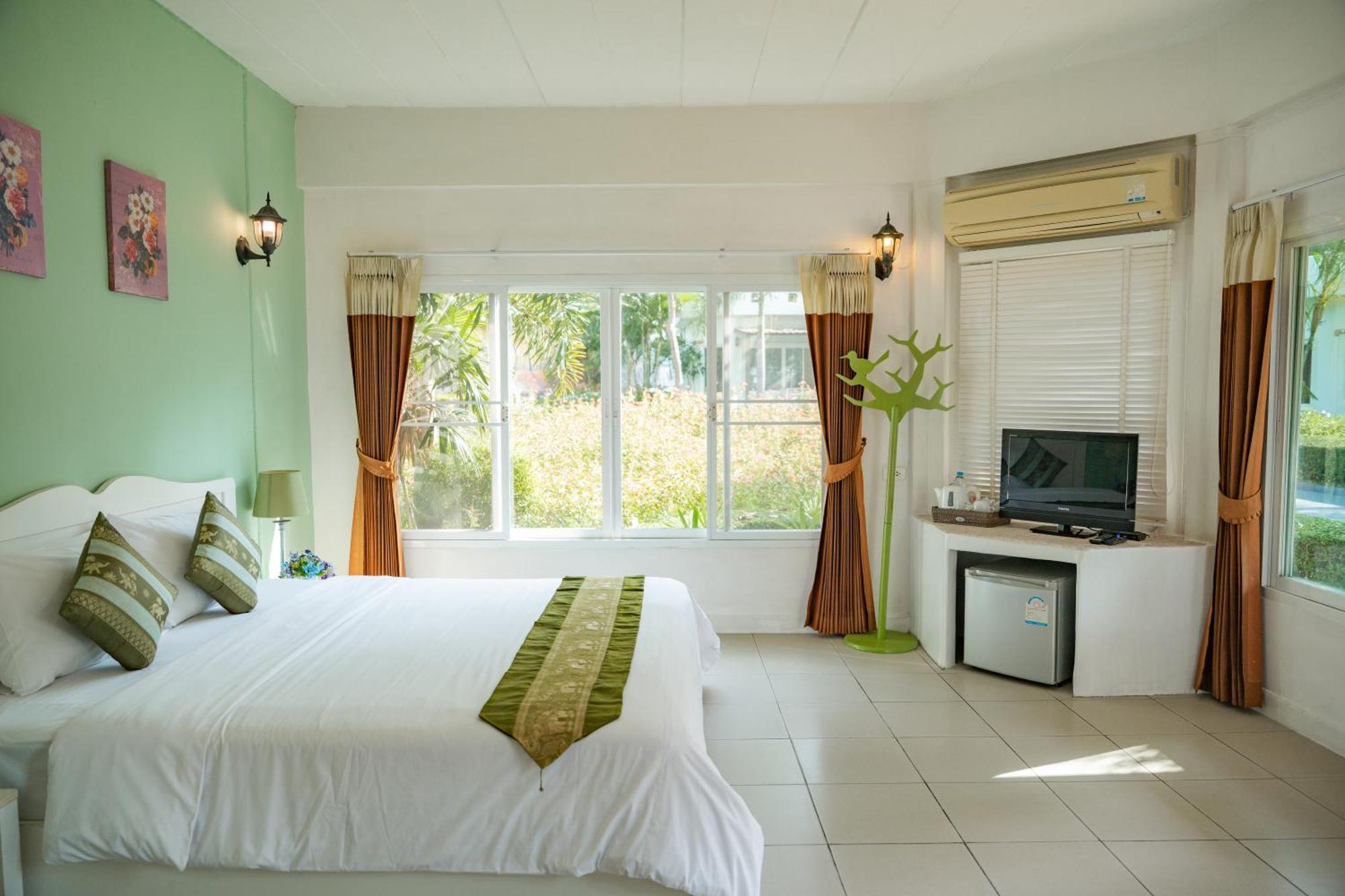 Villa Reina Resort Nong Nam Daeng Exteriör bild