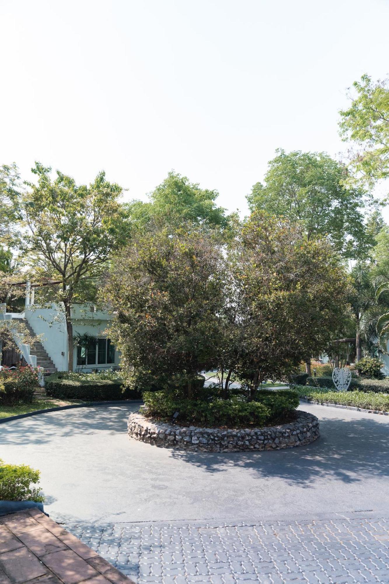 Villa Reina Resort Nong Nam Daeng Exteriör bild