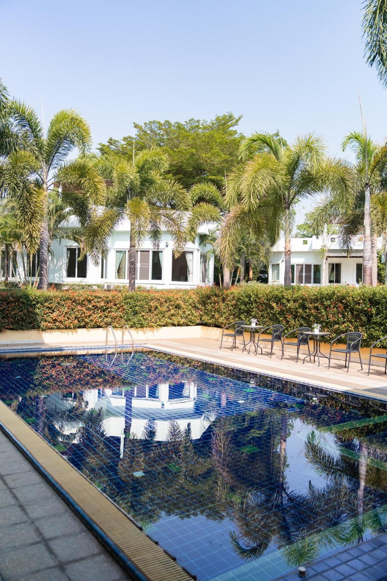 Villa Reina Resort Nong Nam Daeng Exteriör bild