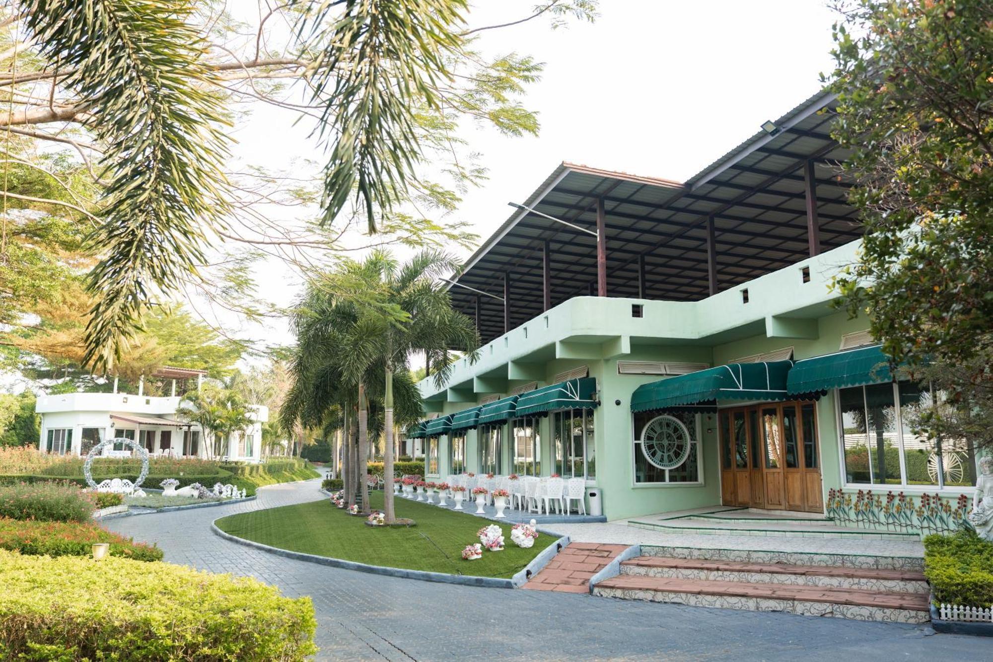 Villa Reina Resort Nong Nam Daeng Exteriör bild