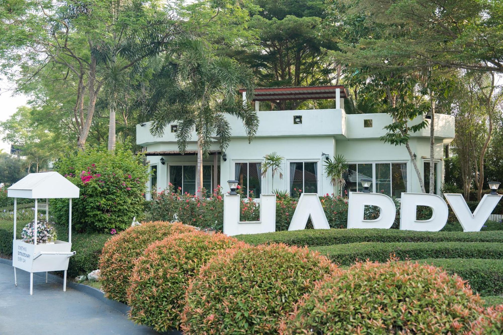 Villa Reina Resort Nong Nam Daeng Exteriör bild