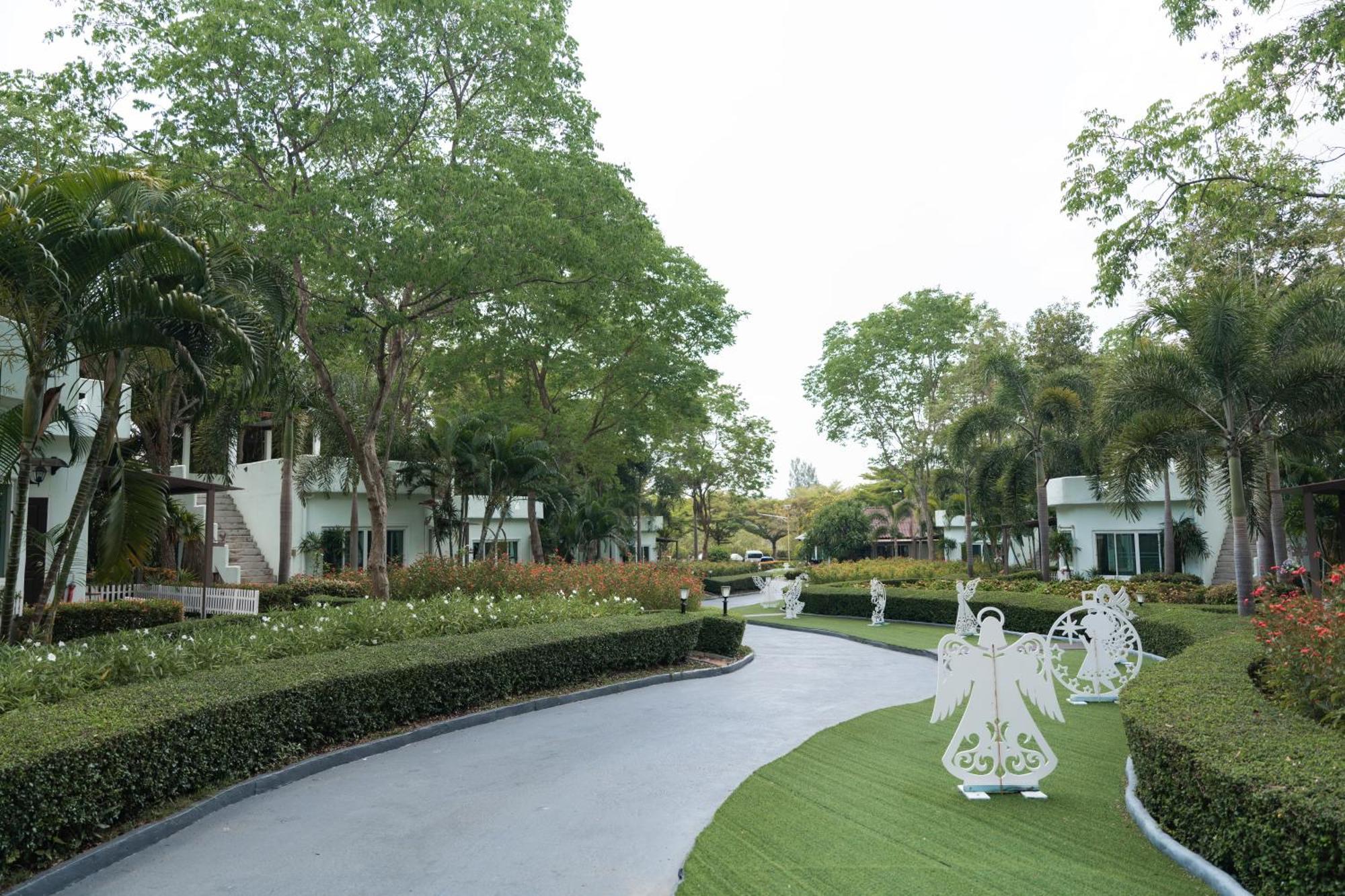 Villa Reina Resort Nong Nam Daeng Exteriör bild